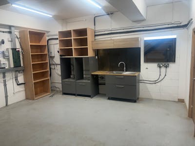 Unit 11, Falcon Court, Earlsfield, Warehouse To Let - IMG_7767.jpg