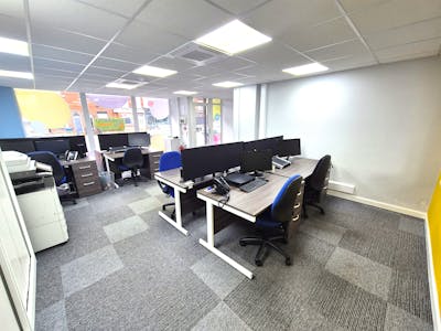 386 Buxton Road, Stockport, Office / Retail To Let - 20250717_123410.jpg