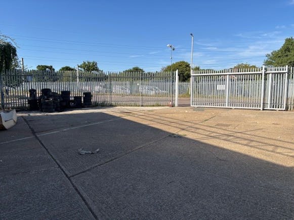 Unit 25, Travellers Lane, Hatfield For Sale - 4.jpg