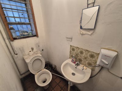 6 Commercial Union House, Bolton, Retail To Let - 20251210_123251.jpg