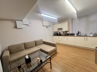 8/10 Victoria Avenue, Harrogate, Office To Let - image00003.jpeg