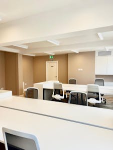 18-19 Albemarle Street, 19 Albemarle Street, London, Office To Let - Desks