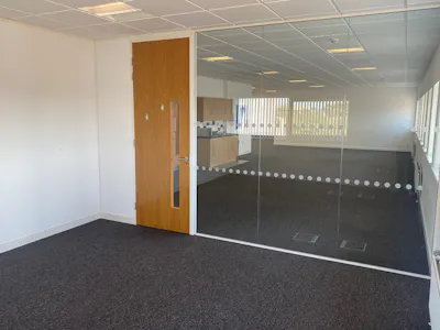 Llewellyn House, Port Talbot, Office To Let - New Internal 4.jpg