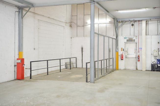 Unit 1 Apex Industrial Estate, London, Industrial / Warehouse To Let - 3.jpg