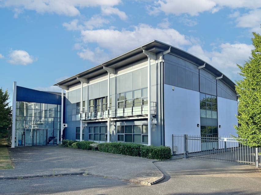 Albion, Wokingham, Offices, To Let Rare Commercial Property