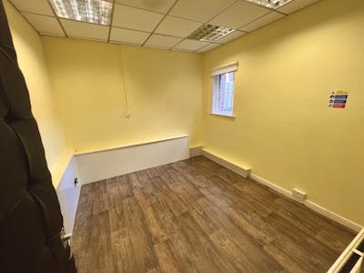 10-12 Wellington Street, Luton, Office / Other To Let - IMG_4650.JPEG