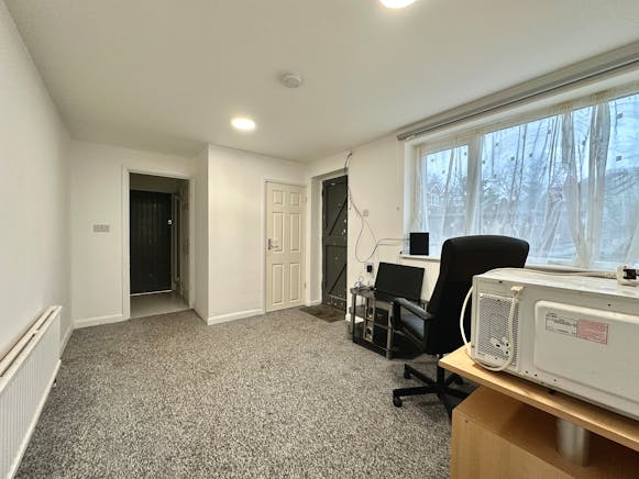 36 Burr Street, Dunstable, Industrial To Let - 20260123_113608545_iOS.jpg