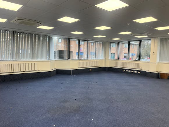 Trenchard House, High Wycombe, Offices To Let - 20260211_092812726_iOS.jpg