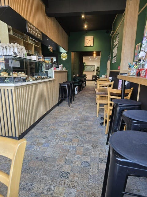 39 Lauriston Road, London, Cafe (A1) / Restaurant To Let - pic 4.jpg