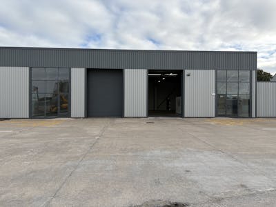Units 18-20, Severnside Trading Estate, Textilose Road, Manchester, Industrial To Let - IMG_0885.JPG