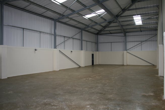 Unit 24 Vale Industrial Centre, Aylesbury, Industrial / Industrial To Let - Photo 3