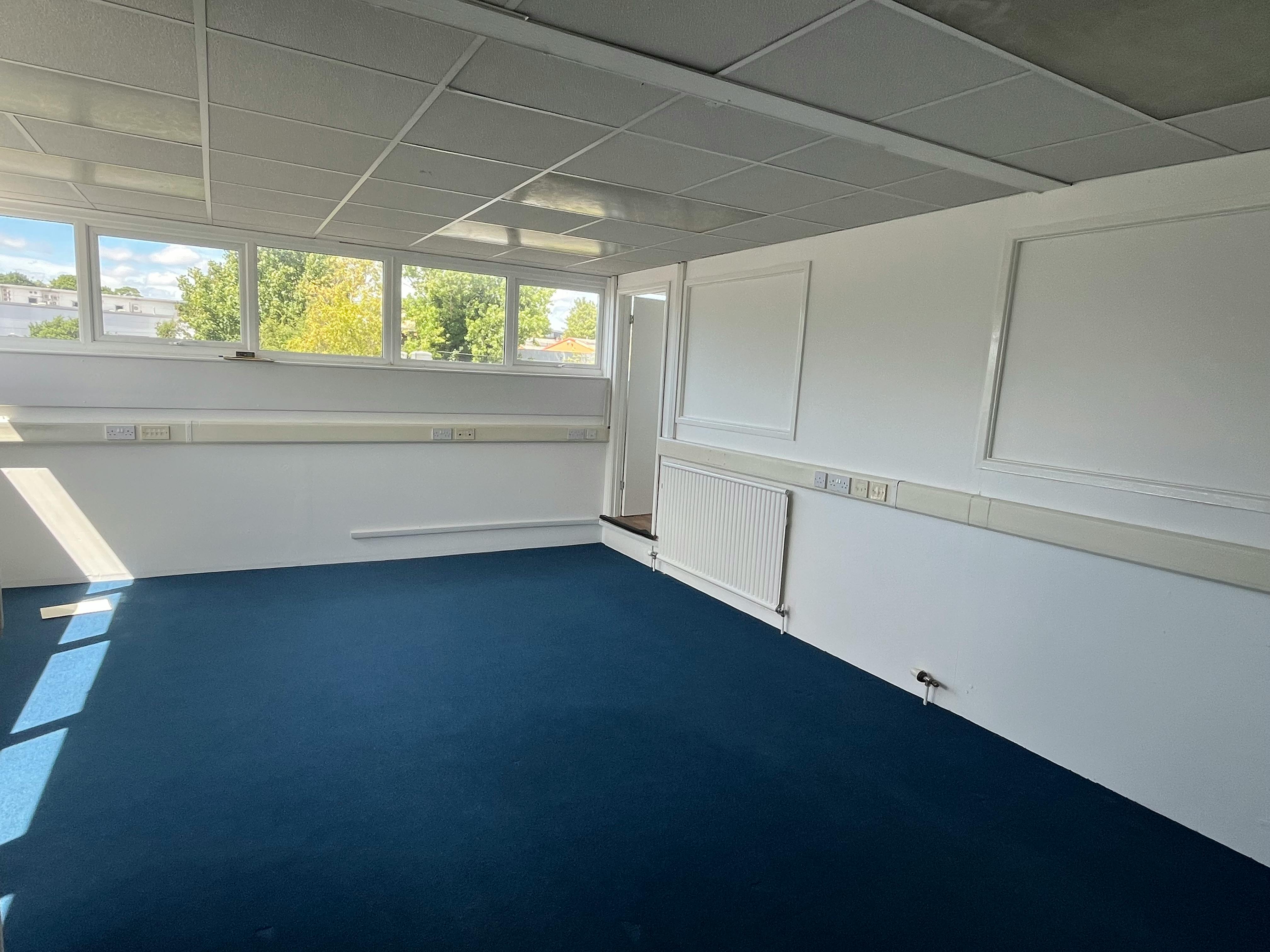 Office in Winchester - photo 3