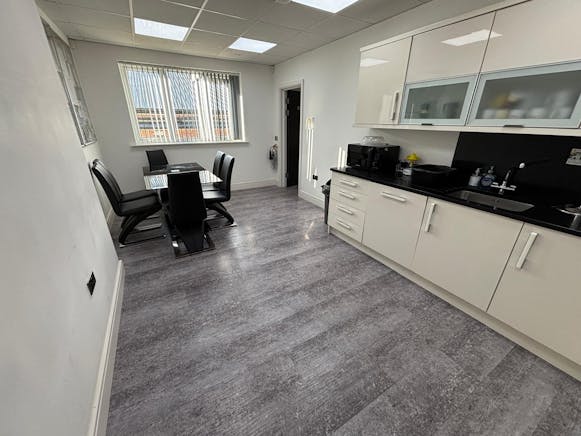 21A Sirdar Road, Rayleigh, Office To Let - WhatsApp Image 2026-03-12 at 10.34.41 AM (2).jpeg