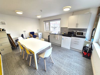 386 Buxton Road, Stockport, Office / Retail To Let - 20250717_123606.jpg