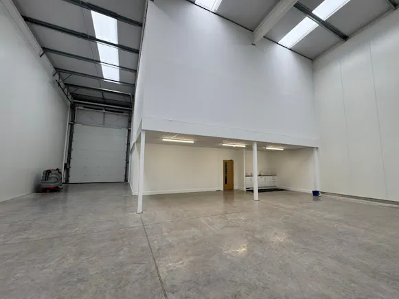 Unit 6 Aylesbury Enterprise Park, Stocklake, Industrial / Industrial To Let - 20260909_105911000_iOS 2.jpg