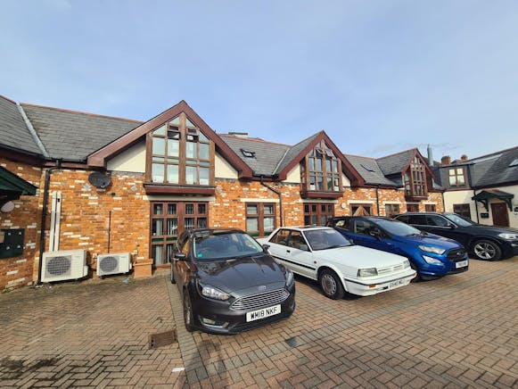 Quadrant Courtyard, Weybridge, Offices To Let - 20241017_133255.jpg