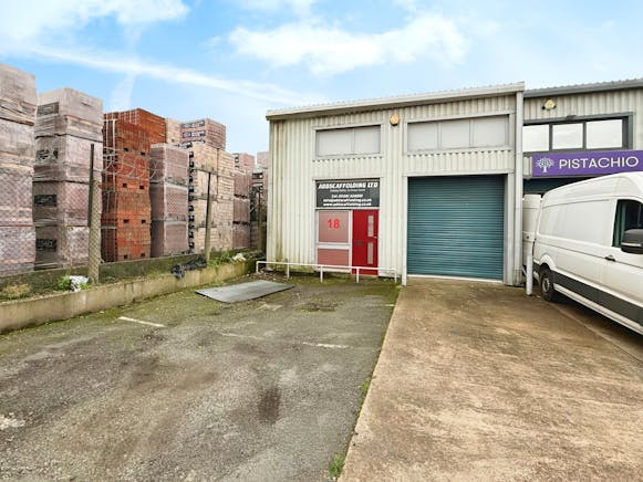Unit 18, Southend-on-Sea, Industrial To Let - 0af1fa13-WhatsApp 20Image 202024-10-28 20at 2014.33.07_78e68458.jpg