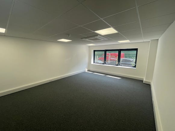 Riverview, 140-146 Cardiff Road, Reading, Warehouse & Industrial To Let - unit 2 2.jpg
