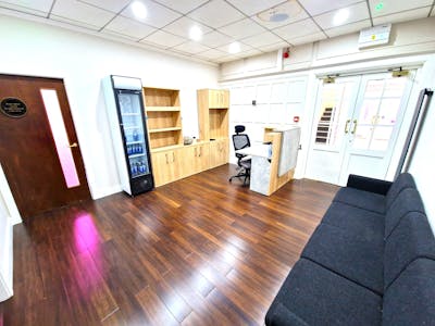 Suite 3, Macclesfield, Leisure / Office To Let - 20240430_113626.jpg