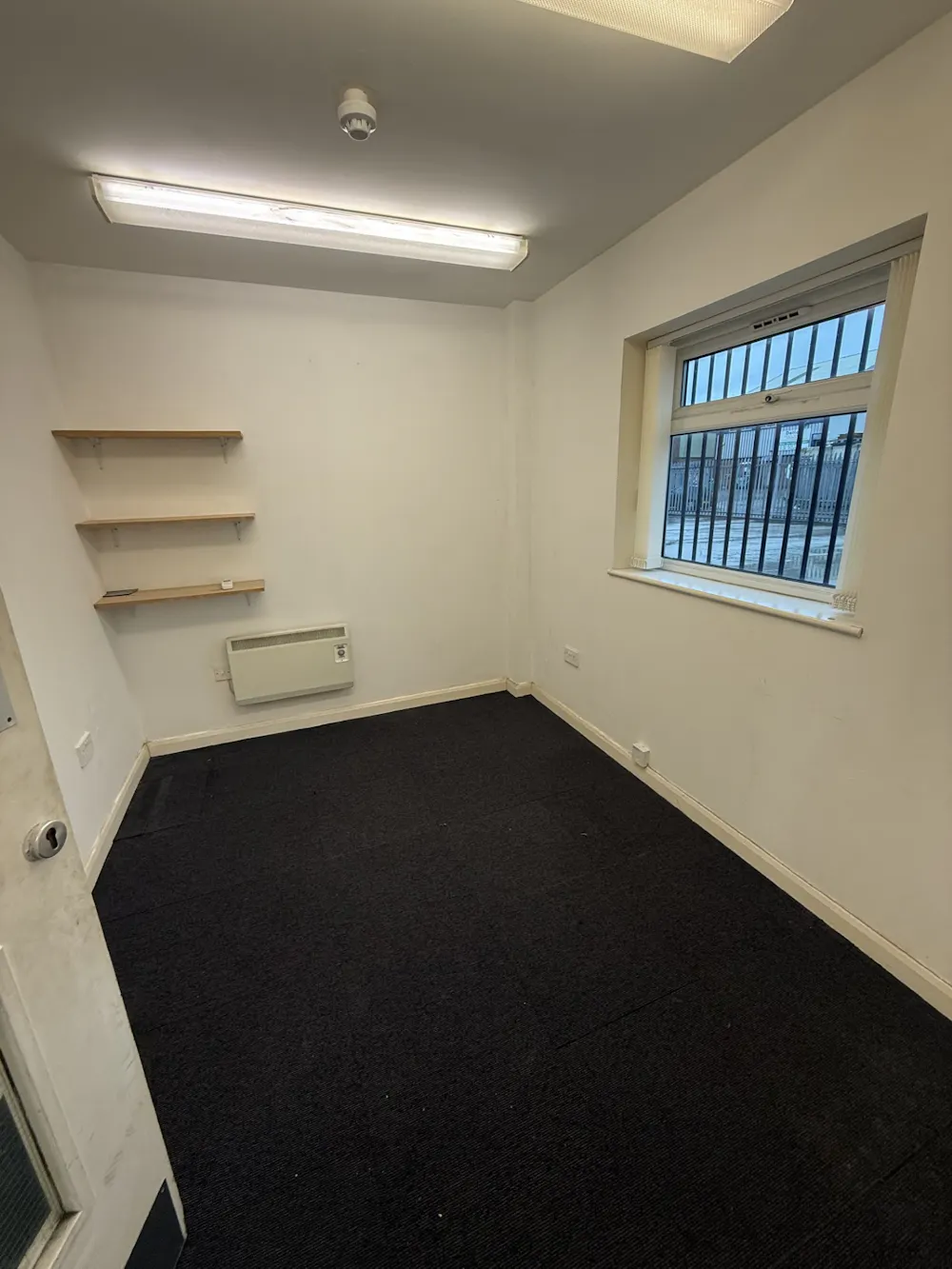 Unit 5, Gladstone Business Park - 4.jpg