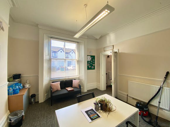2 Park Terrace, 101 Park Street, Luton, Office To Let - IMG_1900.JPG