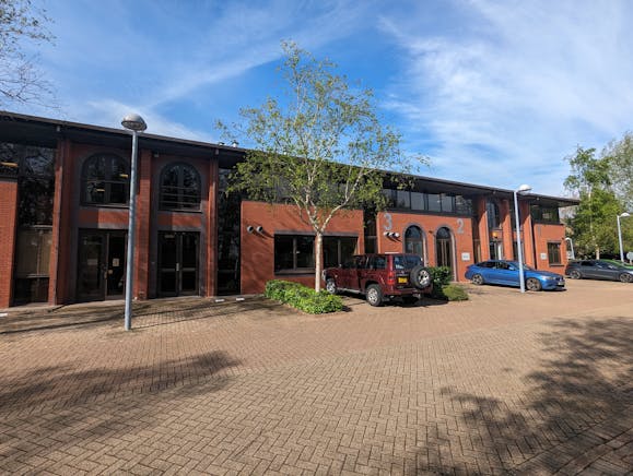 3 Godalming Business Centre, Godalming, Offices To Let - PXL_20240412_085010048.jpg