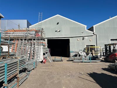 Unit B Bradleys Business Centre, Feltham, Warehouse To Let - B Bradleys Business Centre - Main.jpg