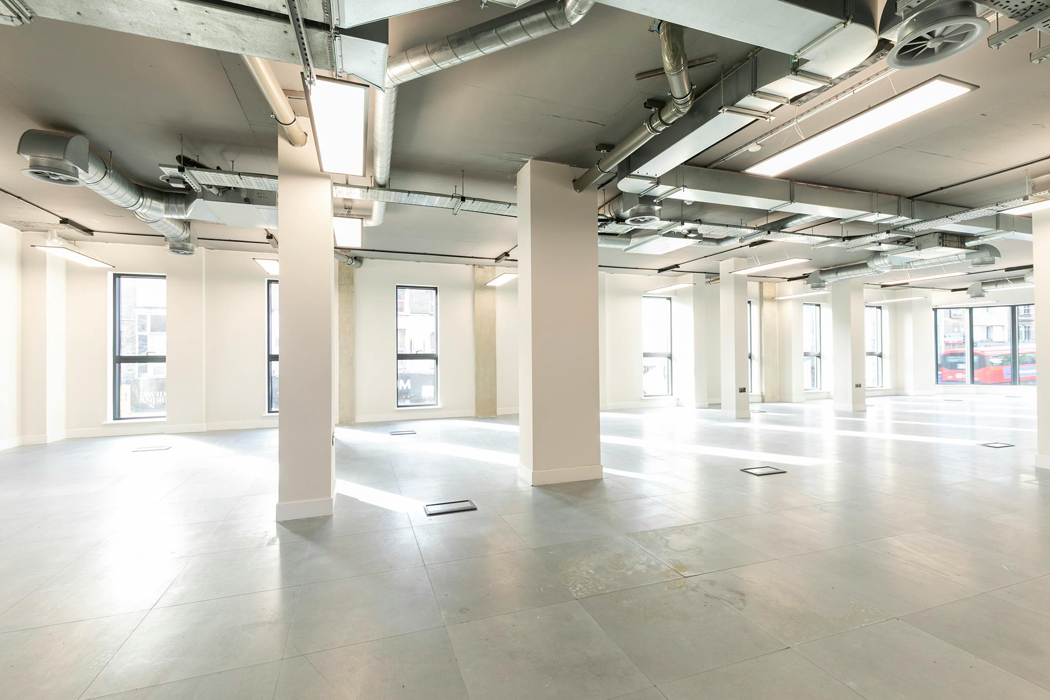 Retail/Shop in London - photo 2