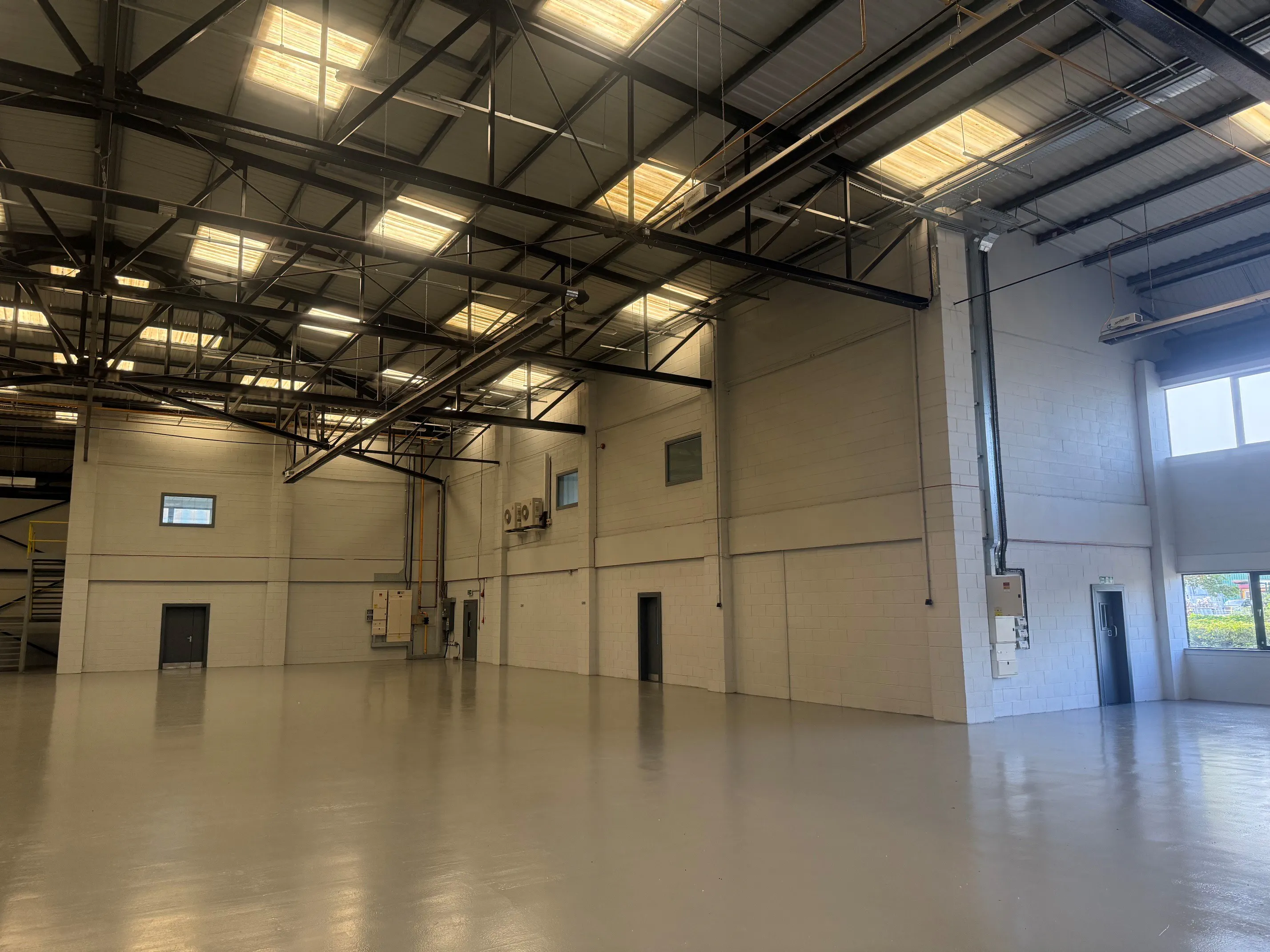 Unit 4 Pagoda, Westmead Drive, Westmead Industrial Estate, Swindon, Industrial To Let / For Sale - Warehouse 5.jpg