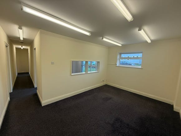 4 Victoria Court, Wickford, Industrial / Office To Let - WhatsApp Image 20251212 at 085508 1.jpeg