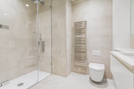 Flat 2, London, Residential Flat To Let - Bathroom 1