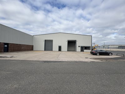 Units 18-20, Severnside Trading Estate, Textilose Road, Manchester, Industrial To Let - IMG_0891.JPG