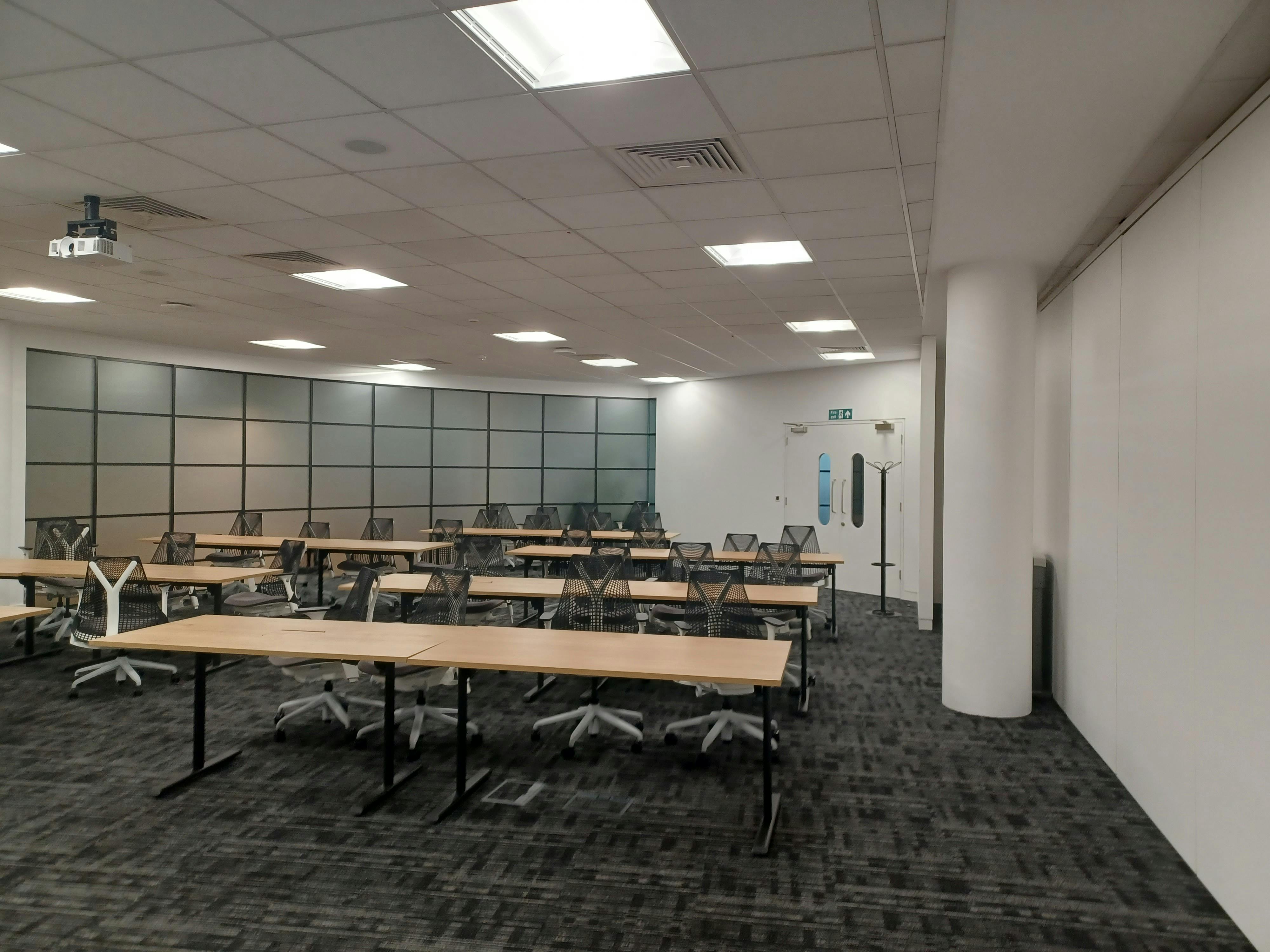 Office in Reading - photo 3