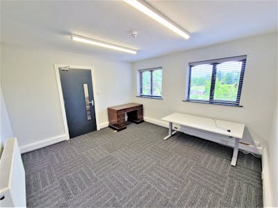 442 Chester Road, Stockport, Office To Let - 20230724_123242 2.jpg