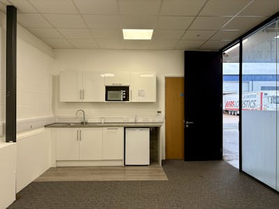 Unit C, 33 The Ridgeway, Iver, Industrial / Warehouse To Let - IMG_7443.JPEG