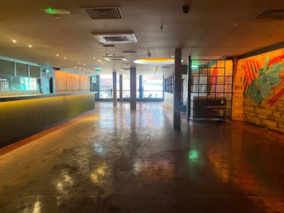 12 Station Road, Reading, Class E Retail / Leisure To Let - Bar area.jpg