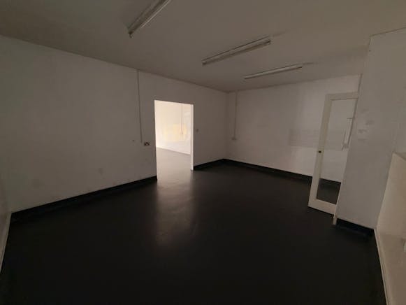 67 Southchurch Road, Southend-on-Sea, Retail To Let - WhatsApp Image 2026-04-07 at 17.10.52 (2).jpeg