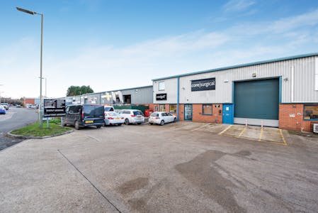 B5 Station Yard, Thame, Industrial / Leisure To Let - Fields3.jpg