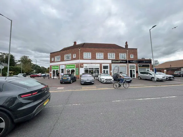 Shop 5 The Parade, Windsor, Office / Retail To Let - Parade Frontage i.jpg