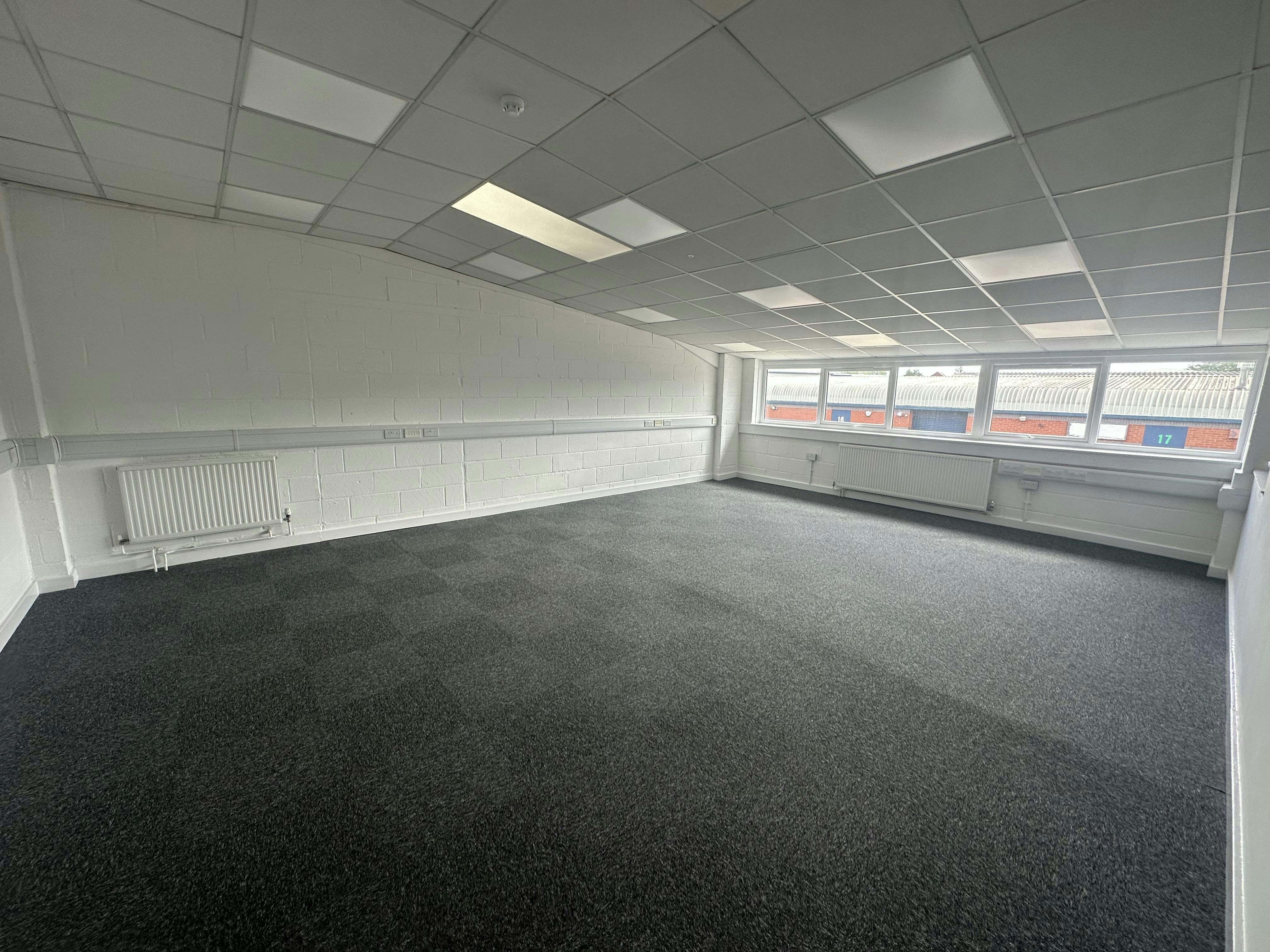 Unit 5 Vale Industrial Estate, Southern Road, Aylesbury, Industrial To Let - IMG_2868.jpeg