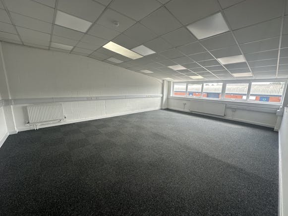 Unit 5 Vale Industrial Estate, Southern Road, Aylesbury, Industrial To Let - IMG_2868.jpeg
