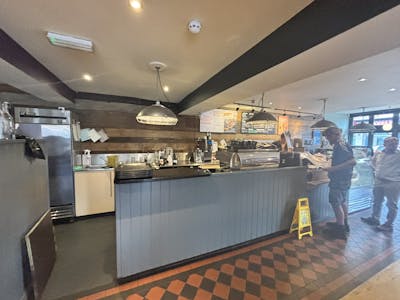 38 Market Street, Eastleigh, Cafe (A1) / Investment For Sale - IMG_7774.JPEG