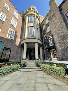 45 Monmouth Street, London, Office To Let - Rear of the building facing onto court yard