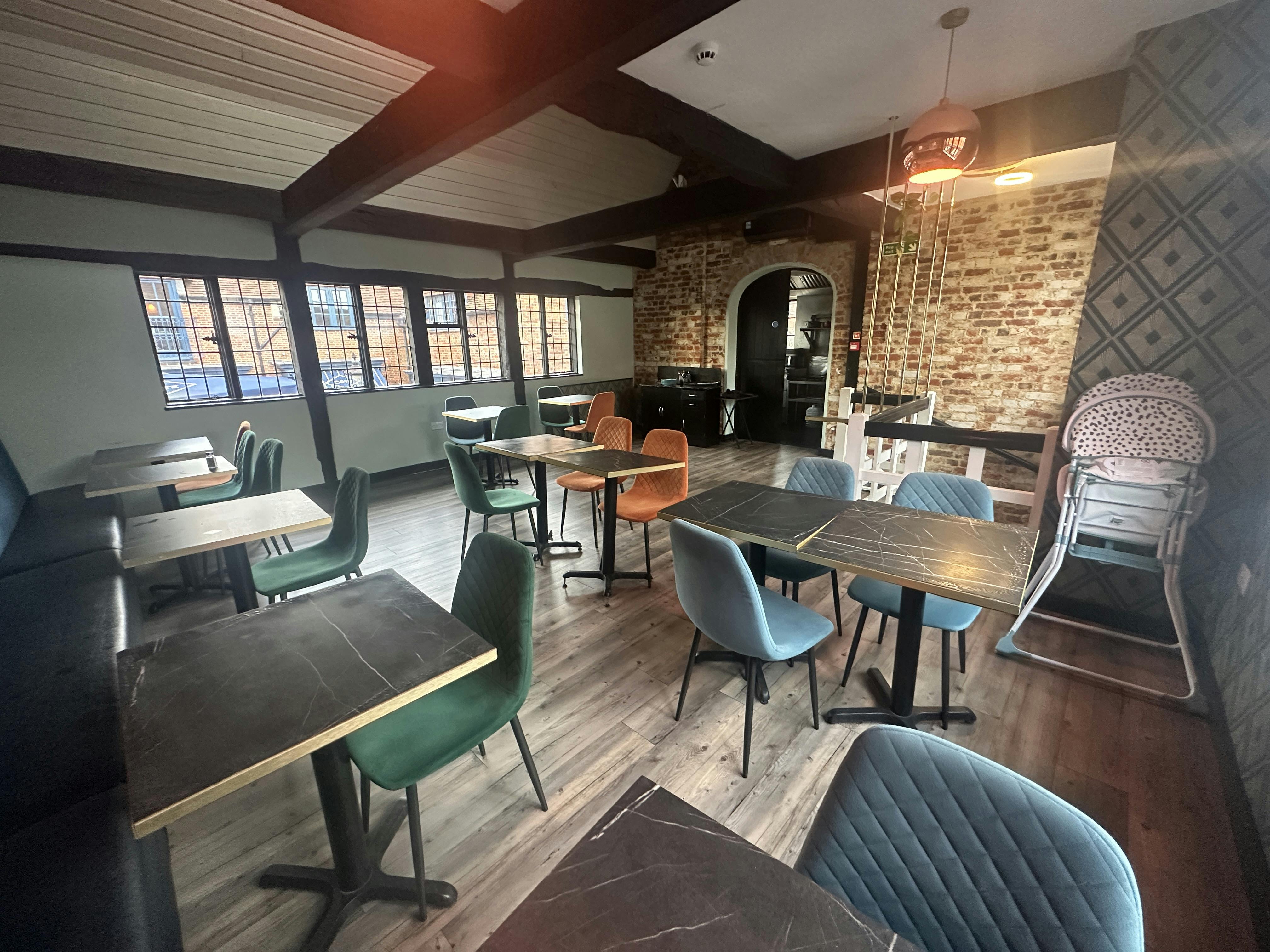 17 Lion & Lamb Yard, Farnham, Restaurant / Retail To Let - IMG_0831.JPG