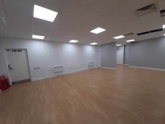 Unit 3, Crown Heights, Basingstoke, Offices / Retail To Let - 20251107_1045201.jpg
