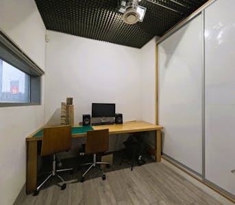 Unit 6, 24a High Street, Stratford, Office / Showroom To Let - GOPR29841 copy.jpg