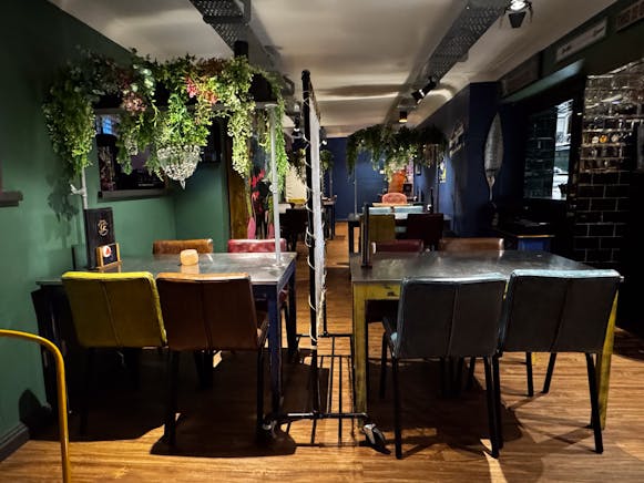 Fully Fitted 44 Cover Licensed Bar & Restaurant, 1-2 Lower Auchingramont Road, Hamilton To Let - IMG_3311.jpg