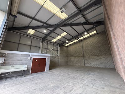 Unit 14, Beacons Business Park, Caldicot, Industrial To Let - IMG_9614.jpg
