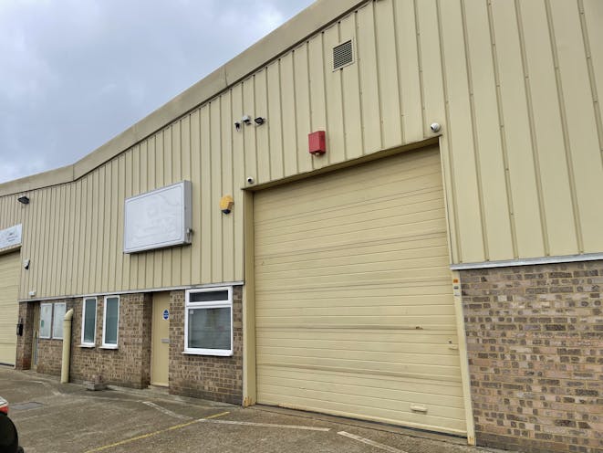 Unit 2, Oades Industrial Estate, Egham, Warehouse & Industrial To Let - IMG_2754.jpg