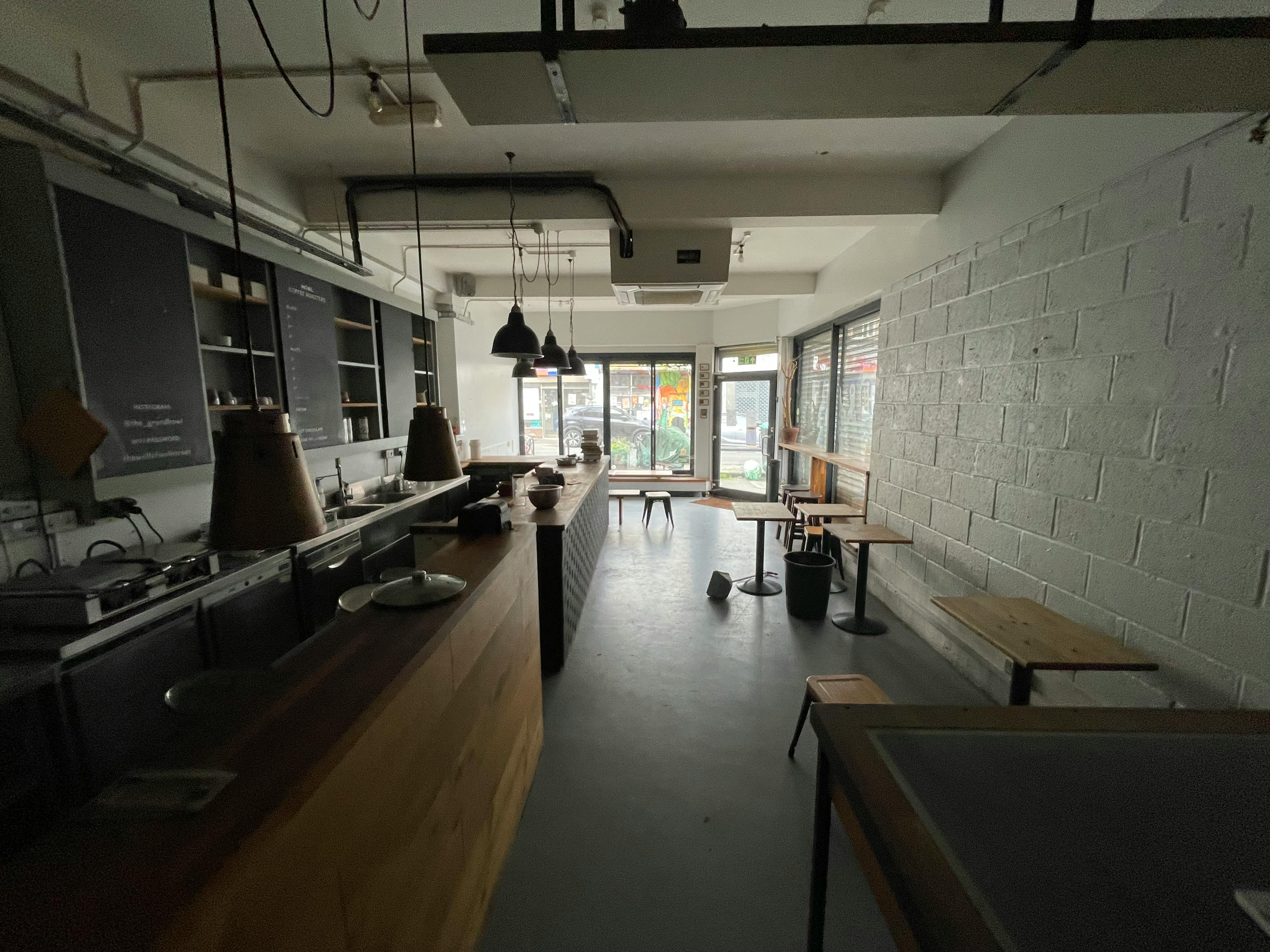 Retail/Shop in London - photo 4